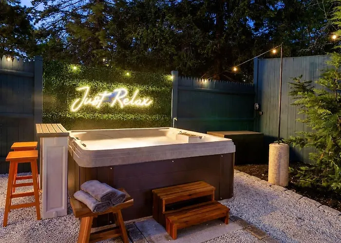Pool, Hot Tub, Pickleball, Games, Movies, Playroom, Pets Ok