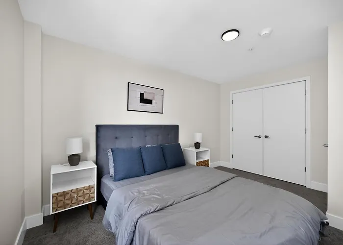 Elegant 2Br Apartment With Updated Kitchen