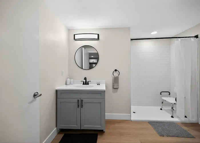 Sleek 2Br Apartment In Prime Location