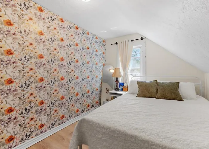 Stylish Boho 2Br New Furnishing Quite Area