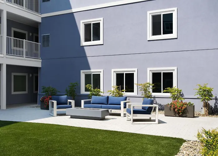 Stayapt Suites Hampton