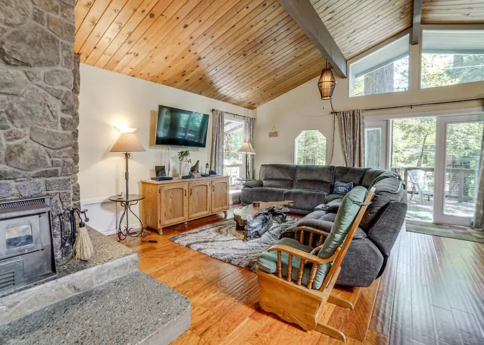 Walk To Beach! Home W/ Sunroom In Anchor Bay