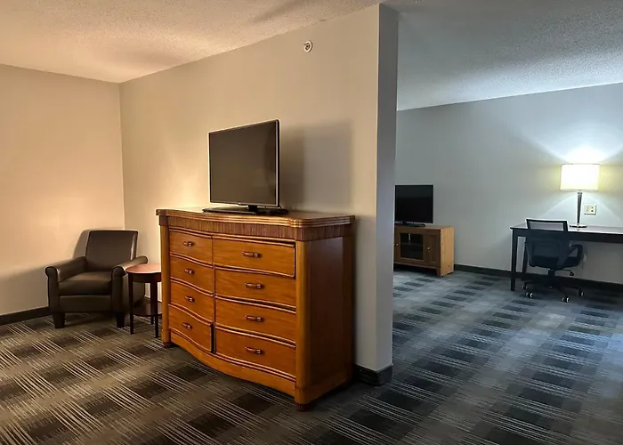 Holiday Inn Express & Suites Meriden By Ihg