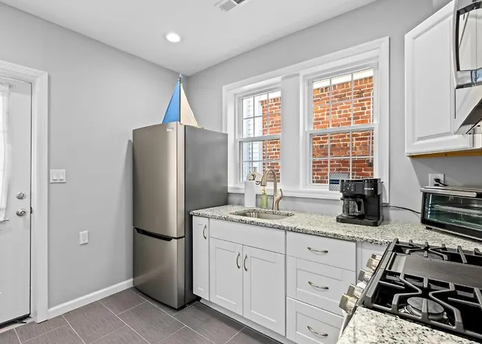 3Br Newly Renovated Beach House Sleeps 10