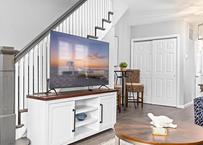 3Br Newly Renovated Beach House Sleeps 10