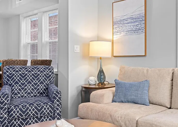 3Br Newly Renovated Beach House Sleeps 10