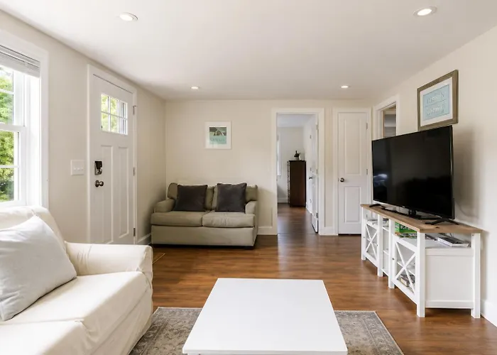Dennis Beach House - Walk To Beach - Pet Friendly