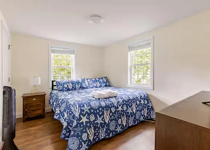 Dennis Beach House - Walk To Beach - Pet Friendly