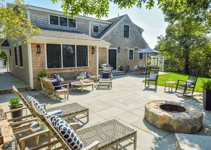 Gorgeous Home 2 Min Walk To Beach