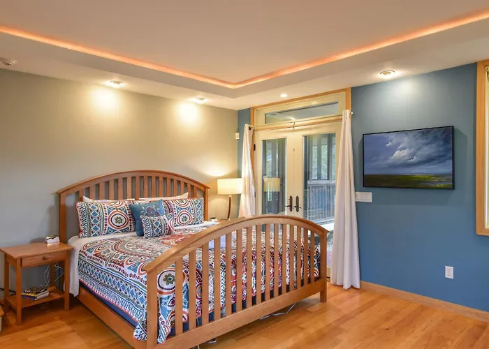 Beautiful Backyard Pool Deeded Beach Rights