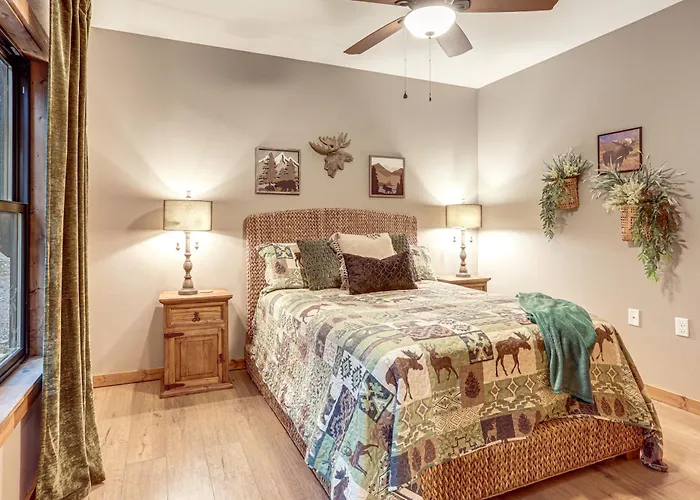 Lake Views & Golf Access At Secluded Drasco Lodge