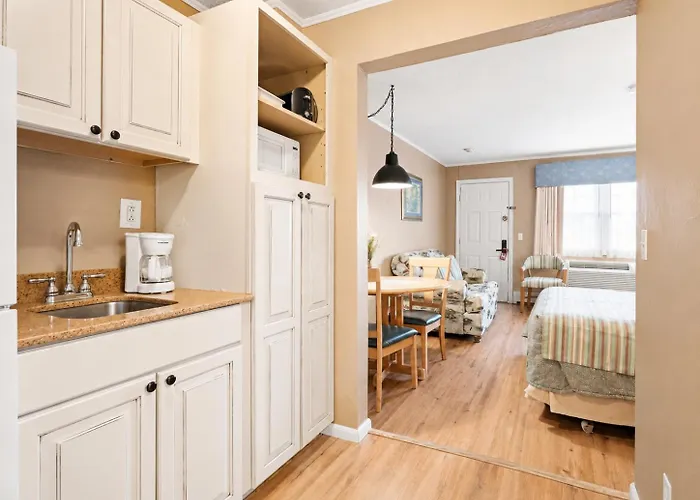 Pier 7 Condominium Resort