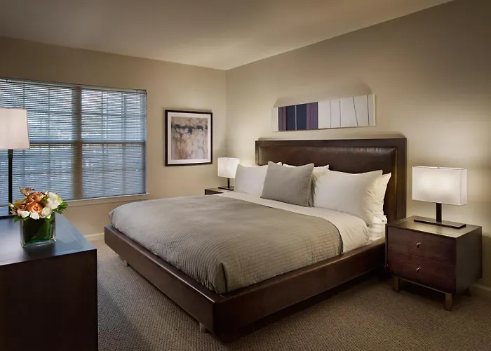 Ave Malvern - Extended Stay Furnished Apartment