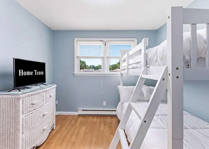 Cape May Escape Sleeps 10 Tiki Bar Grill