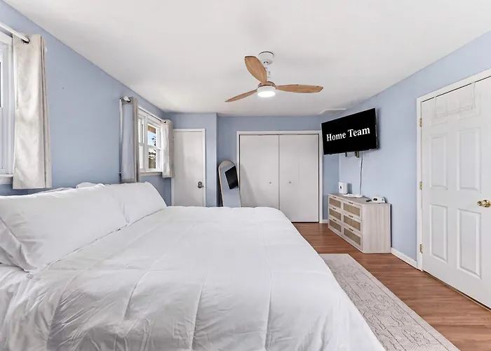 Cape May Escape Sleeps 10 Tiki Bar Grill