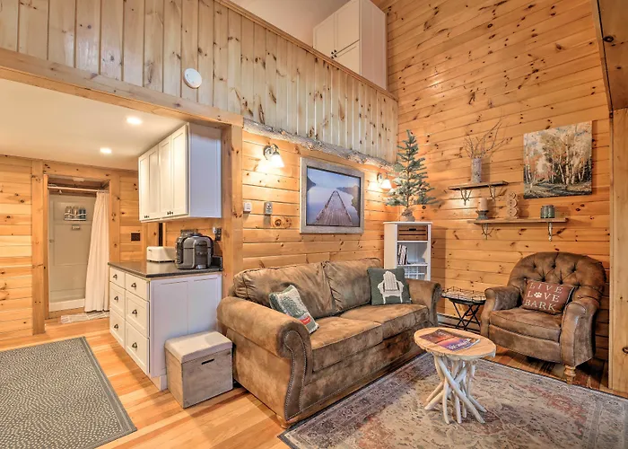 'Skylight' Adirondack Cabin W/ On-Site Lake