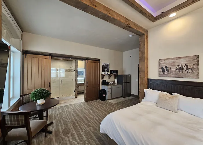 Eaglescape Suites And Event Center