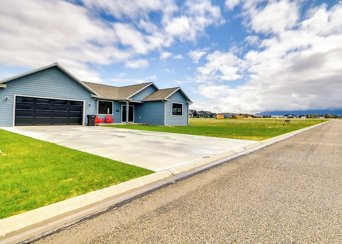 Sleek Red Lodge Home Rental W/ Private Hot Tub!