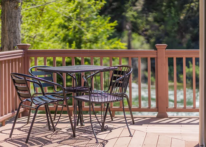 Strawhouse Resorts