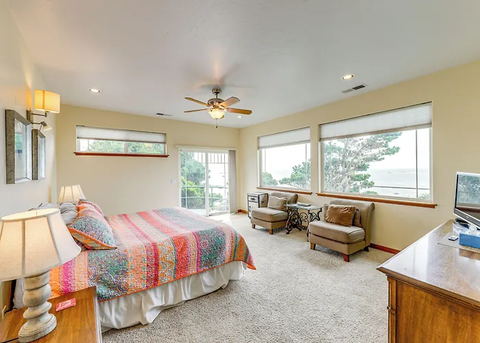 Crescent City Getaway W/ Panoramic Ocean Views!