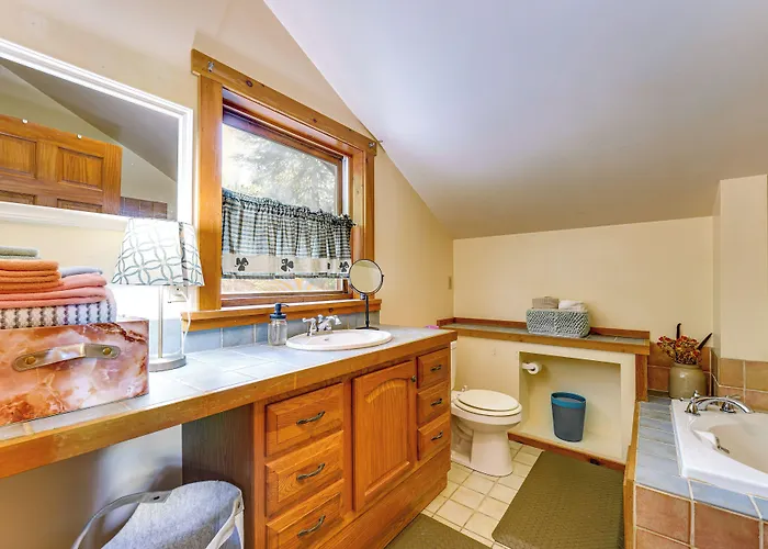 Saranac Lake Cabin W/ Deck: Pets Welcome!
