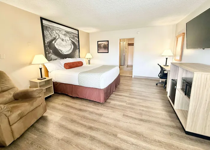 Super 8 By Wyndham Salina/Scenic Hills Area