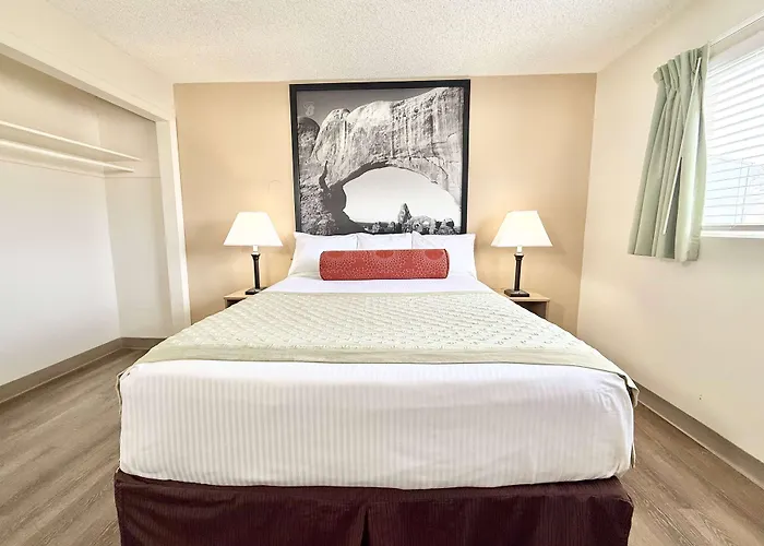 Super 8 By Wyndham Salina/Scenic Hills Area