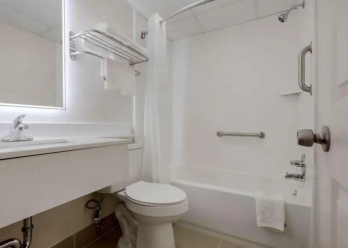 Quality Inn & Suites New Hartford - Utica