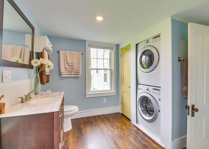 Rockland Home W/ Deck 5 Mins To Historic Downtown!