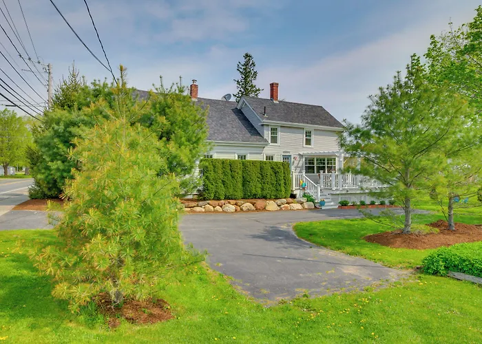 Rockland Home W/ Deck 5 Mins To Historic Downtown!