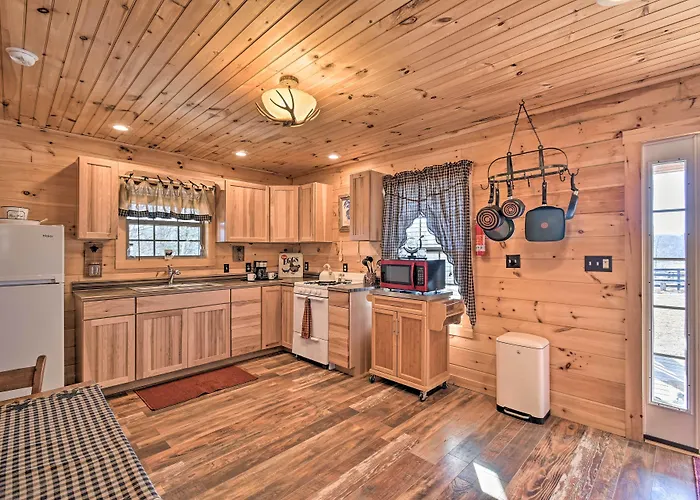 Quiet & Secluded Berea Cabin On 70-Acre Farm!