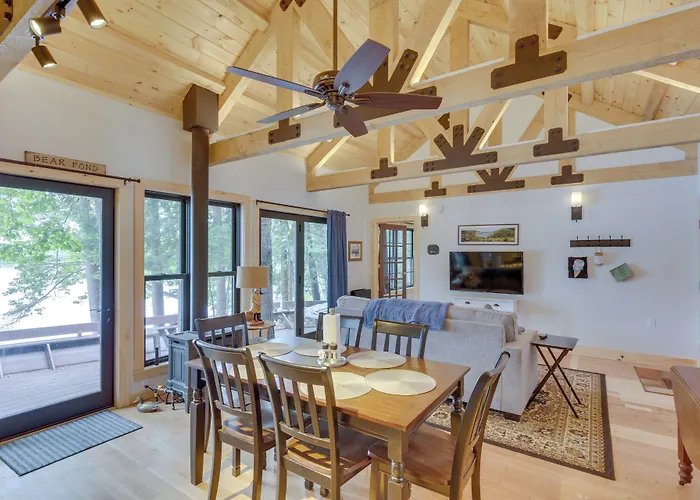 Lakefront Hartford Cabin W/ Canoe & Boat Ramp