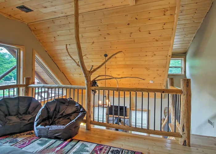 Timber Home: Walk To Slopes & N Conway Shops!