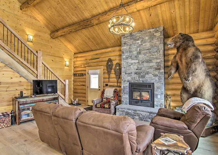 Stunning Mountain Views: Livingston Cabin W/ Deck!