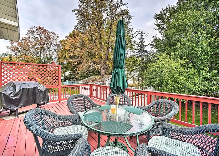 Pet-Friendly Latham Retreat ~ 7 Mi To Albany!