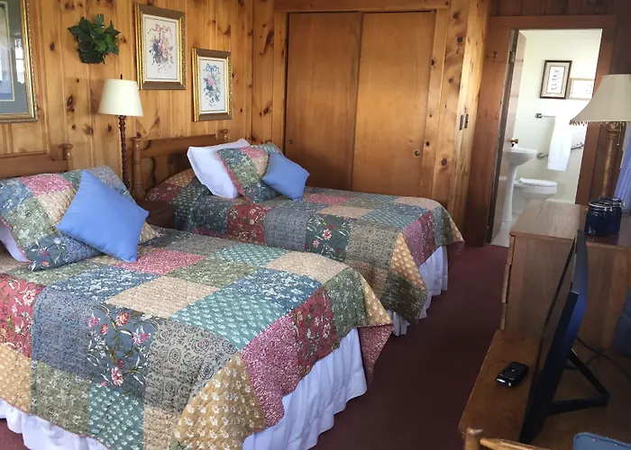 The Holiday House Inn & Motel