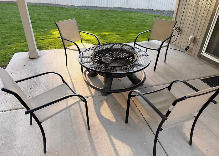 Stoddard Trailhead Central Nampa Home - Sleeps 10