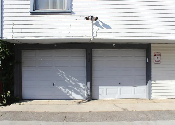 313 E Bay Ave B