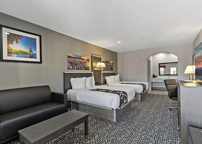 Paris Inn & Suites