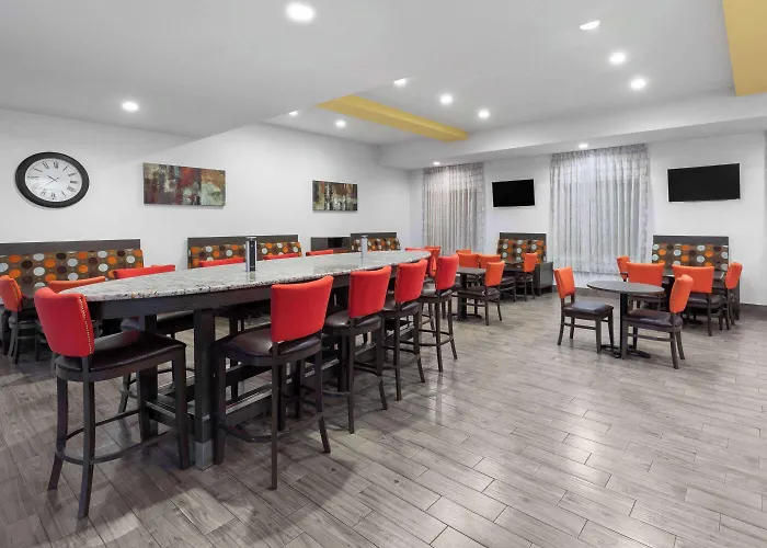 Days Inn & Suites By Wyndham Lubbock Medical Center