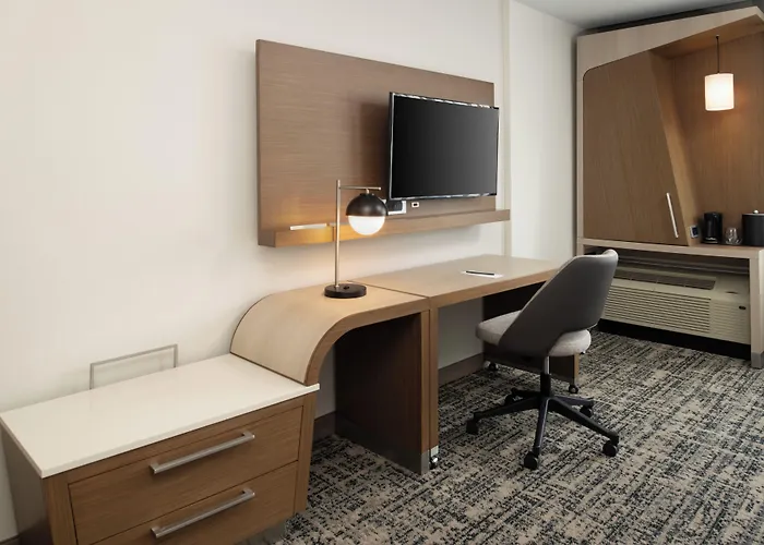 Courtyard By Marriott Houston City Place