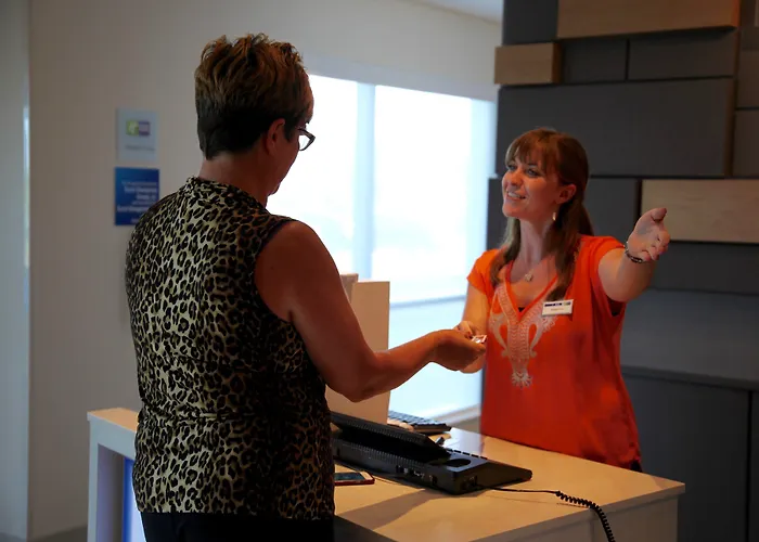 Holiday Inn Express & Suites Oswego By Ihg