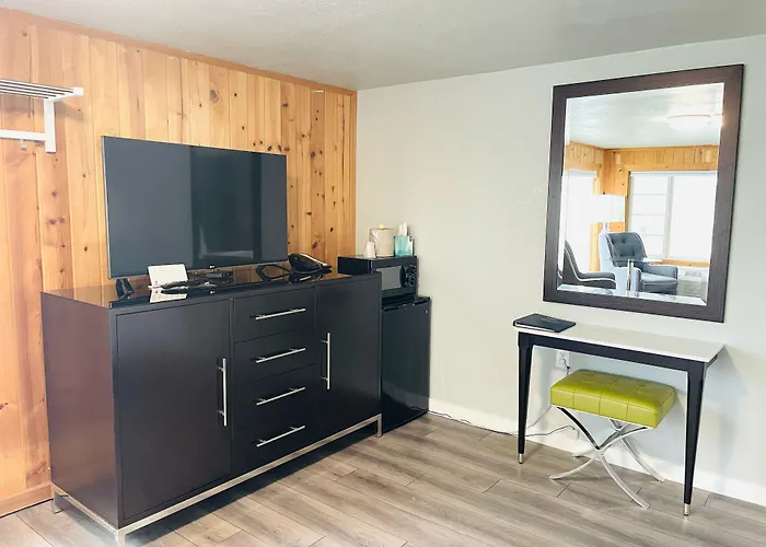 Tides Inn & Suites
