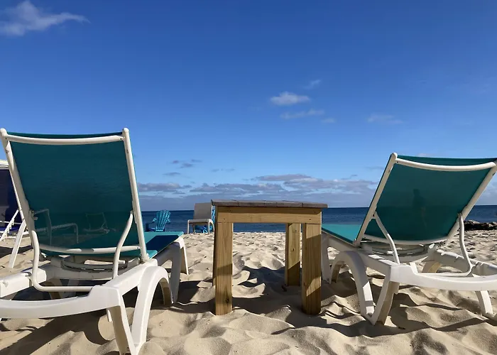 By The Sea Guests Bed & Breakfast And Suites