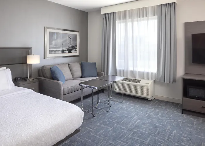 Hampton Inn & Suites Portsmouth Downtown