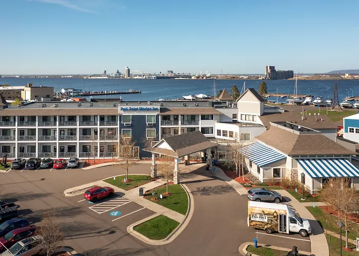 Park Point Marina Inn
