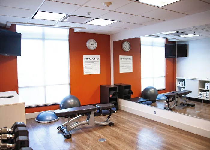 Holiday Inn Express & Suites Overland Park By Ihg