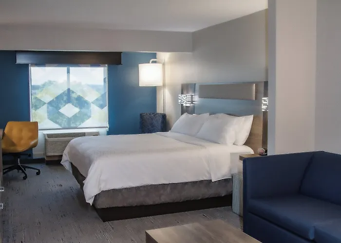 Holiday Inn Express & Suites Overland Park By Ihg