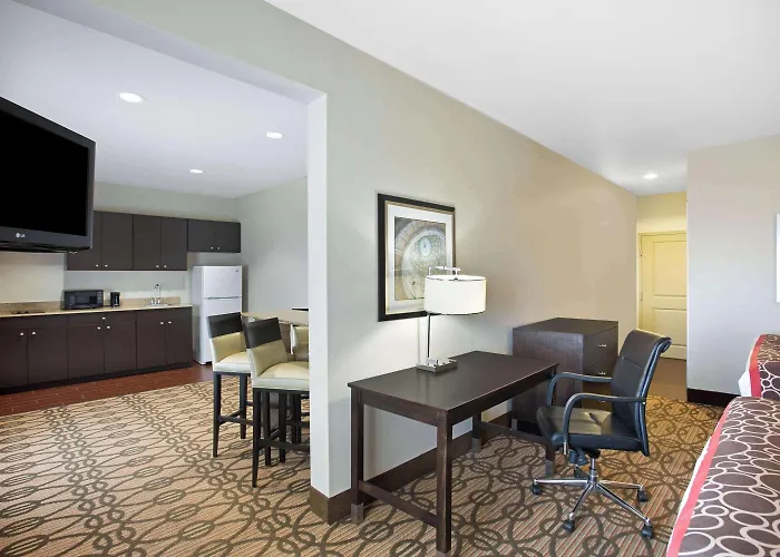 La Quinta By Wyndham Pearsall