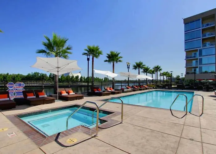 University Plaza Waterfront Hotel